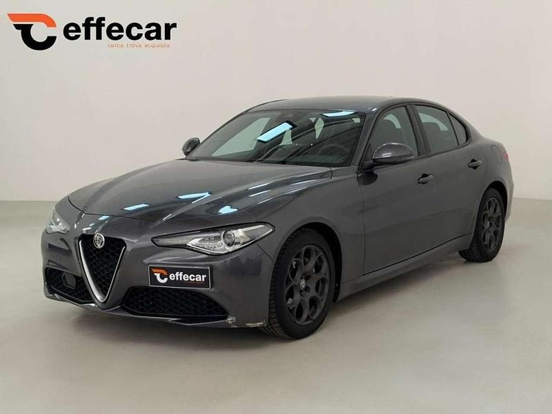 Usata Alfa Romeo Giulia 160 CV (117 kW) 2021 Grigio scuro Berlina