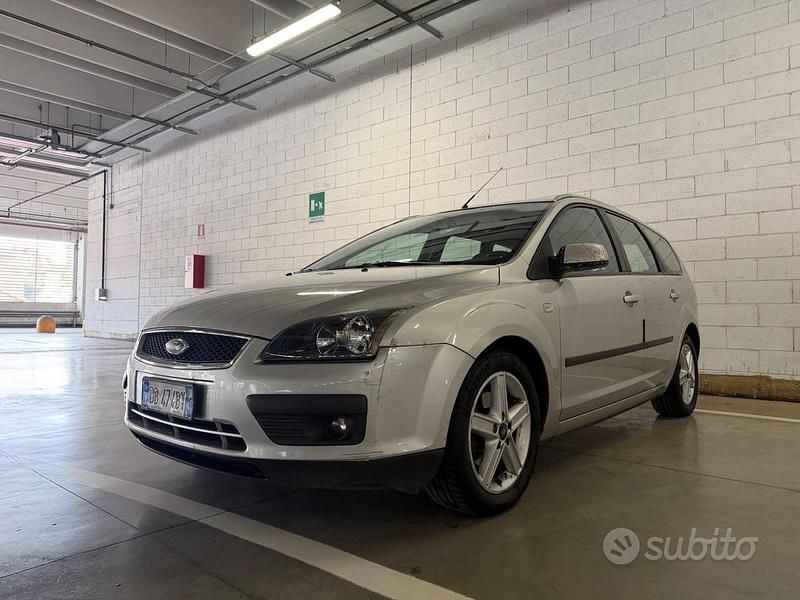 Usata Ford Focus S 115 CV (84 kW) 2006 Grigio Station wagon