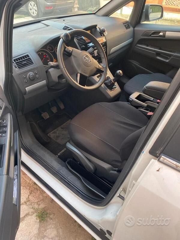 Bianco Usata 2014 Opel Zafira Monovolume | 8000 € (Buon prezzo) - Immagine 1/4
