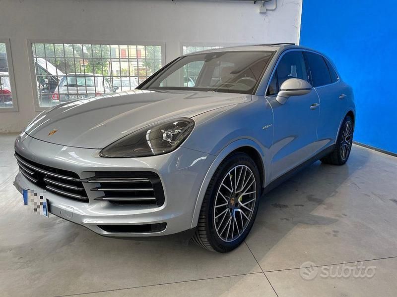 Usata Porsche Cayenne 470 CV (345 kW) 2020 Argento metallizzato SUV