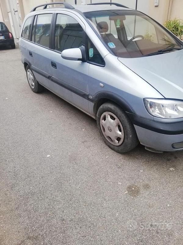 Usata Opel Zafira 101 CV (74 kW) 2000 Grigio Monovolume