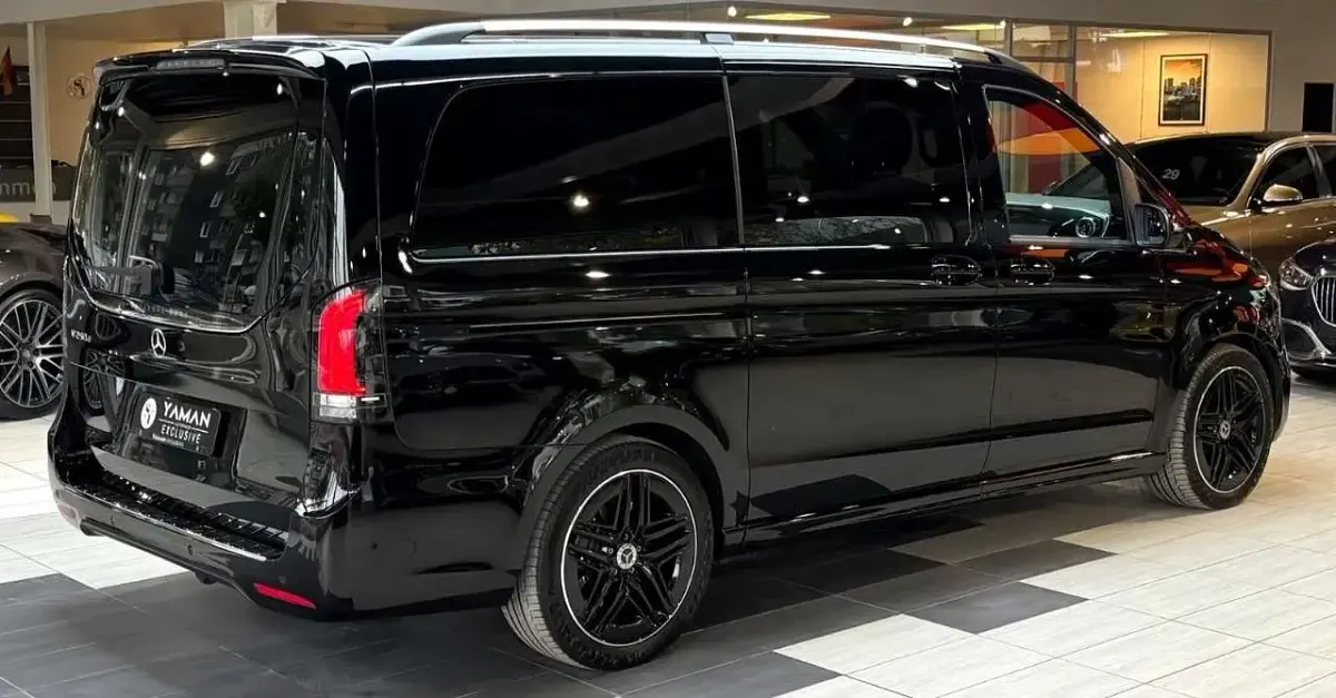Usata Mercedes V250 Style 190 CV (139 kW) 2024 Schwarz Monovolume