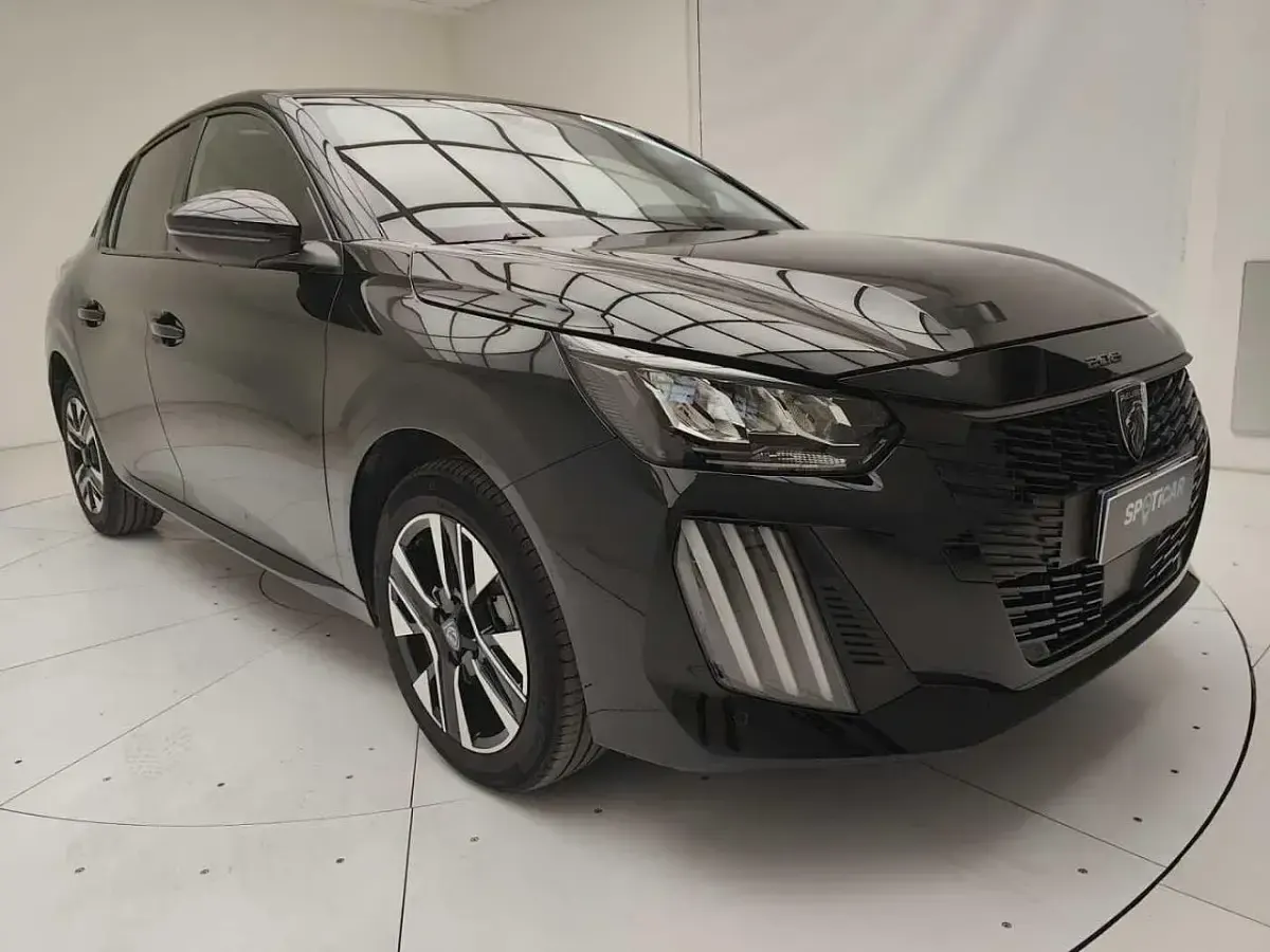 Usata Peugeot 208 Allure 145 CV (106 kW) 2025 Nero Utilitaria