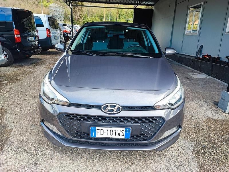 Usata Hyundai i20 Classic 73 CV (53 kW) 2016 Blu Berlina