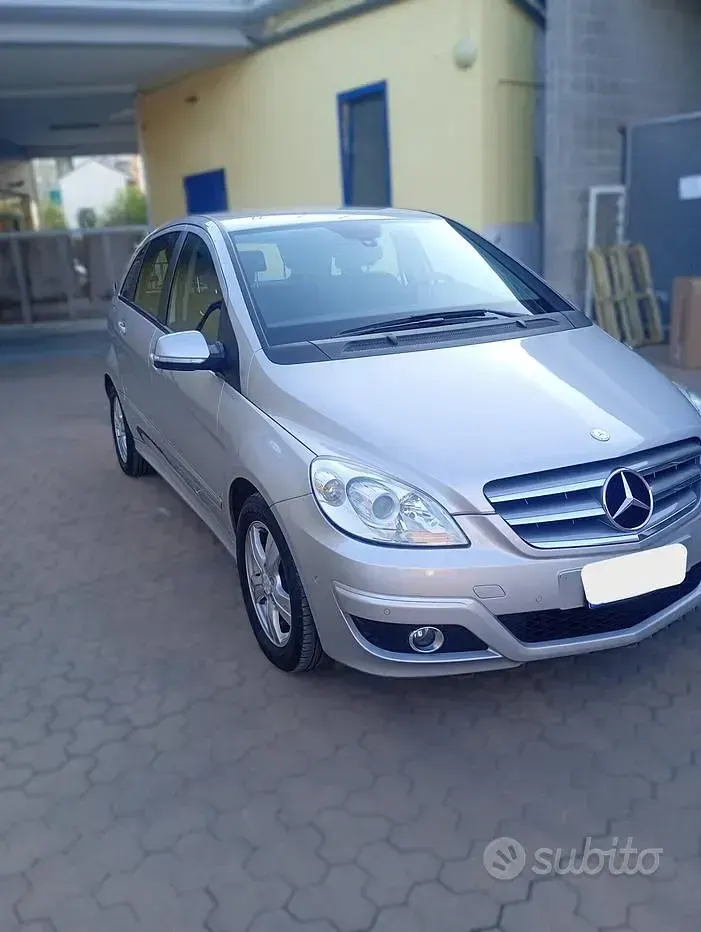 Usata Mercedes B180 Premium 109 CV (80 kW) 2011 Grigio Utilitaria