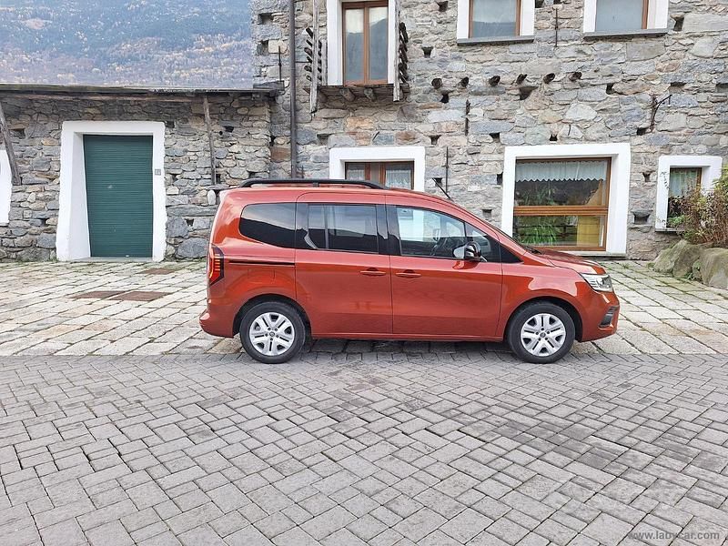 Usata Renault Kangoo Equilibre 131 CV (96 kW) 2023 Arancione Monovolume