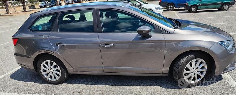 Usata Seat Leon ST 110 CV (80 kW) 2015 Grigio Station wagon