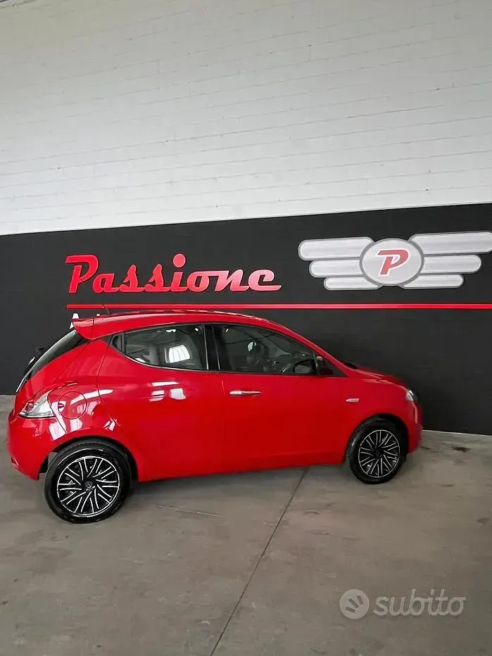 Usata Lancia Ypsilon Gold 69 CV (50 kW) 2018 Rosso Utilitaria