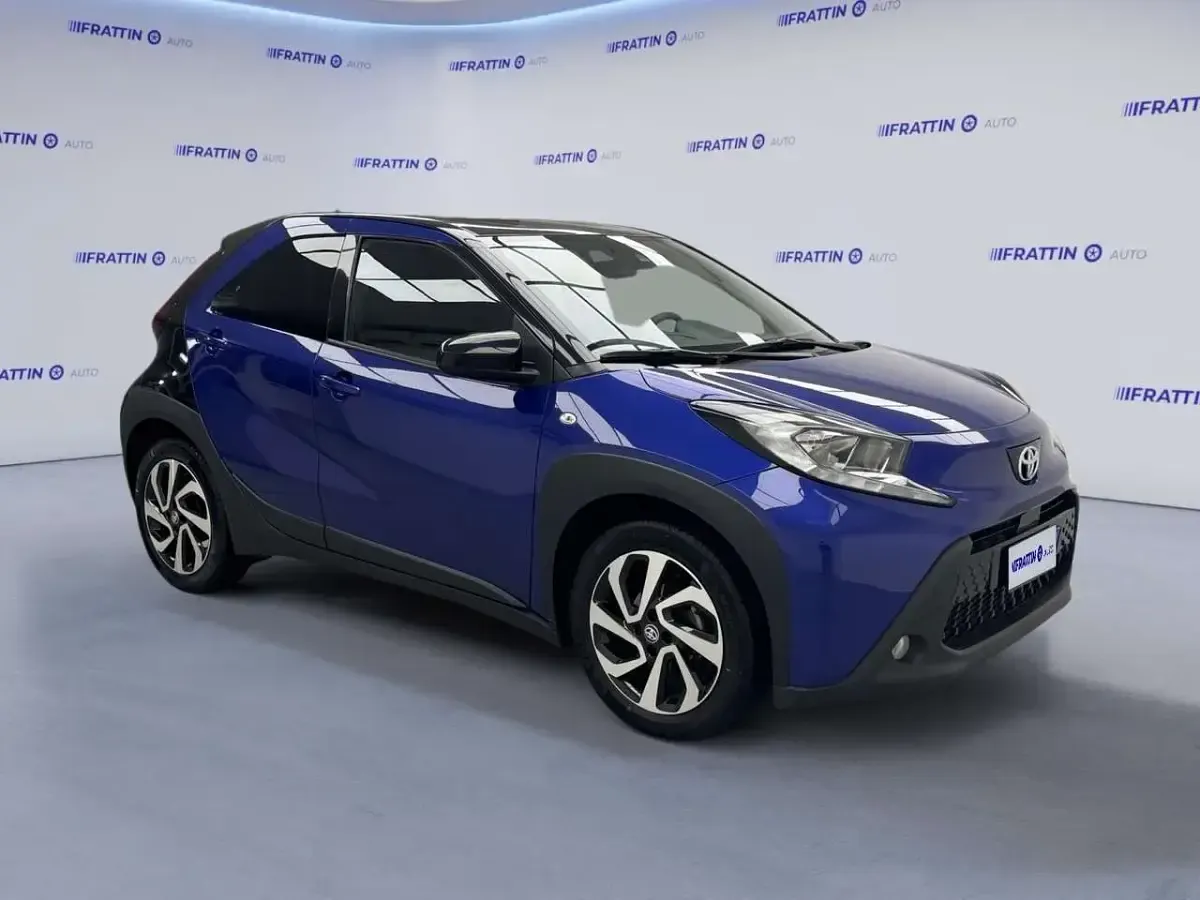 Usata Toyota Aygo X Trend 72 CV (52 kW) 2025 Juniper blue/black [2vl]  ver SUV