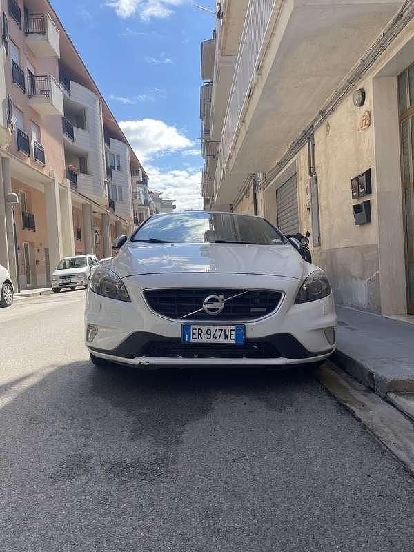 Usata Volvo V40 R-Design Kinetic 150 CV (110 kW) 2013 Station wagon