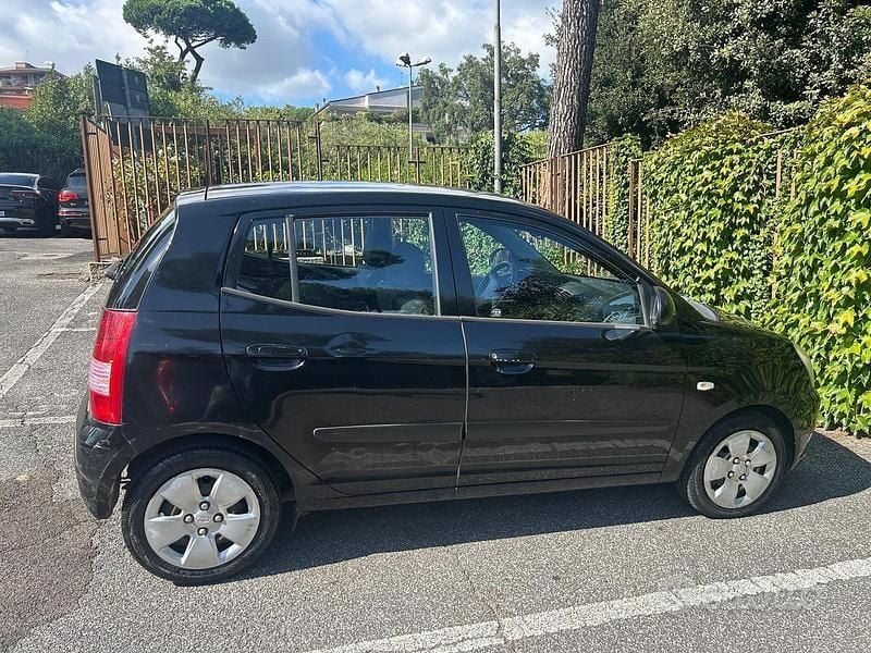 Nero Usata 2007 Kia Picanto Due volumi | 2300 € (Buon prezzo) - Immagine 1/4