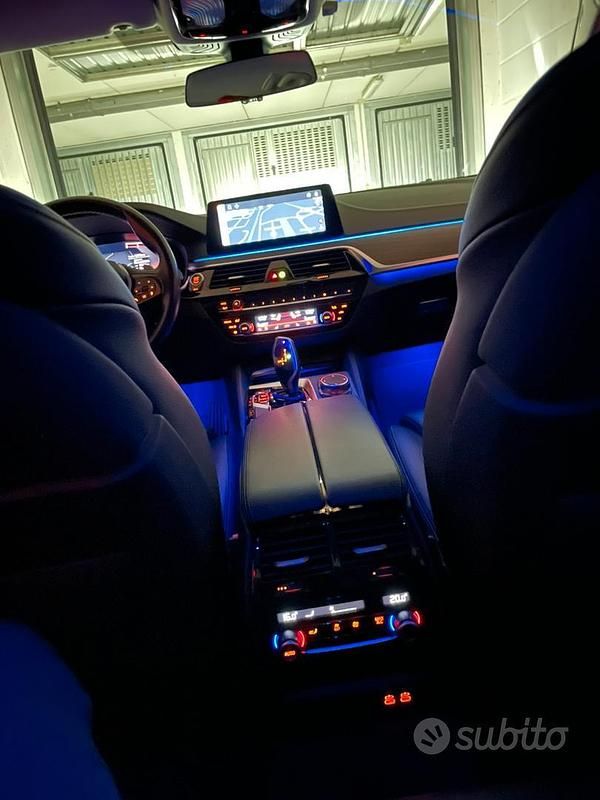 Usata BMW 520 Luxury Line 190 CV (139 kW) 2019 Blu/azzurro Station wagon