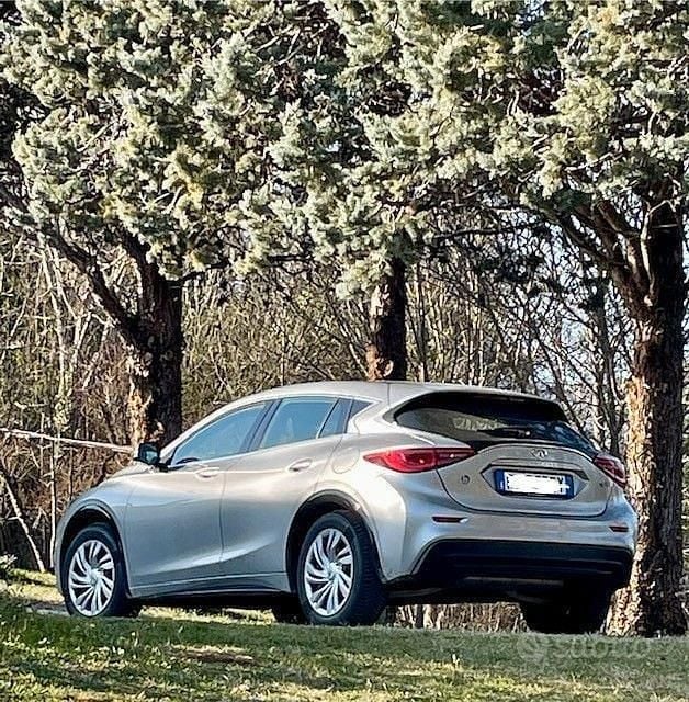 Usata Infiniti Q30 109 CV (80 kW) 2017 Grigio SUV