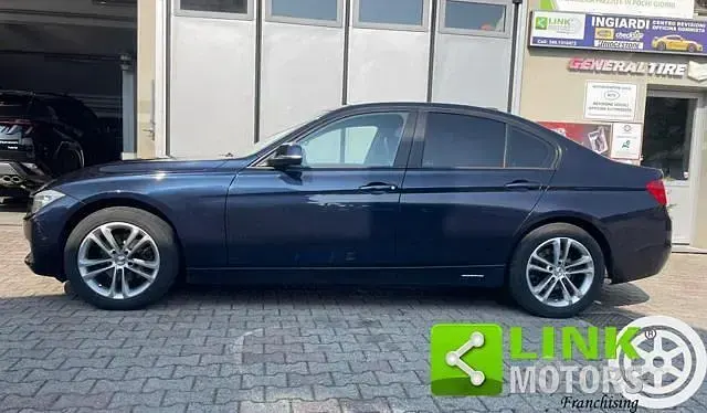 Usata BMW 320 Comfort Edition 184 CV (135 kW) 2014 Blu Berlina