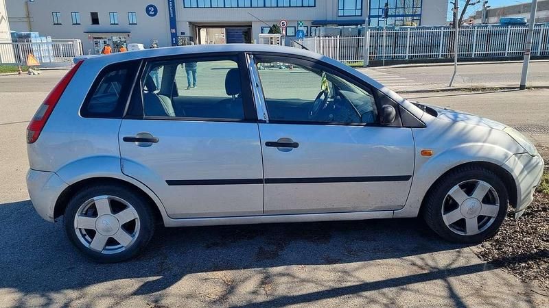 Usata Ford Fiesta Ghia 79 CV (58 kW) 2002 Utilitaria