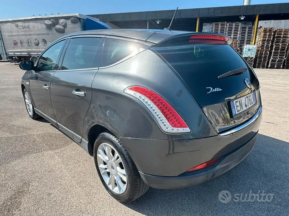 Usata Lancia Delta Gold 120 CV (88 kW) 2012 Bluazzurro Utilitaria