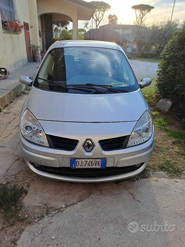 Usata 2008 Renault Scénic II Monovolume | 2500 € (Buon prezzo) - Immagine 1/4
