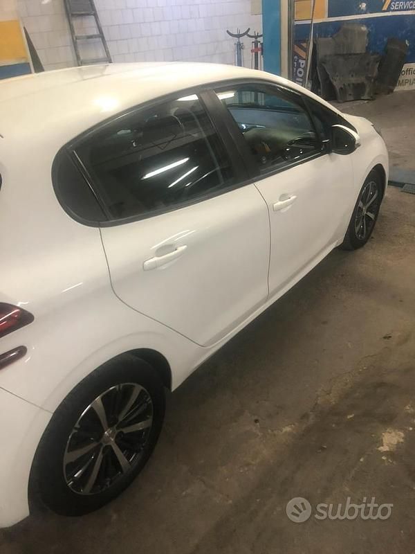 Usata Peugeot 208 2015 Bianco Utilitaria