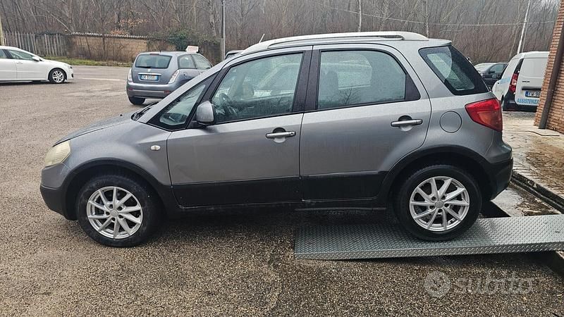 Usata Fiat Sedici Emotion 119 CV (87 kW) 2007 Grigio SUV