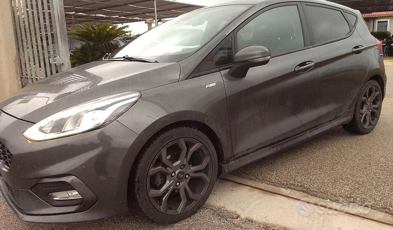 Usata Ford Fiesta ST-Line 85 CV (62 kW) 2018 Grigio Berlina
