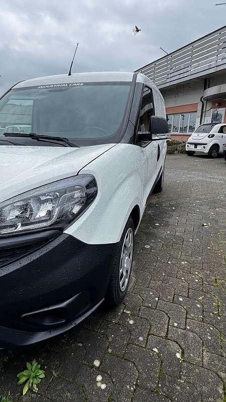 Bianco Usata 2019 Fiat Doblò Lounge Monovolume | 9000 € (Super prezzo) - Immagine 1/4