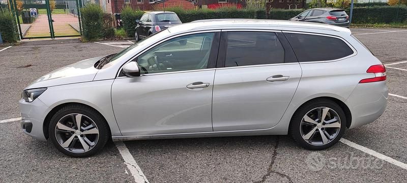 Usata 2016 Peugeot 308 SW Allure Station wagon | 6600 € (Super prezzo) - Immagine 1/4