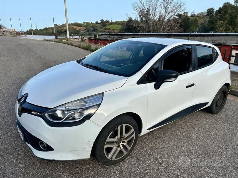 Usata 2015 Renault Clio IV | 3490 € (Super prezzo) - Immagine 1/4