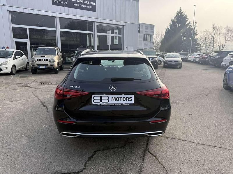 Käytetty Mercedes C200 163 HP (119 kW) 2022 Musta Farmari
