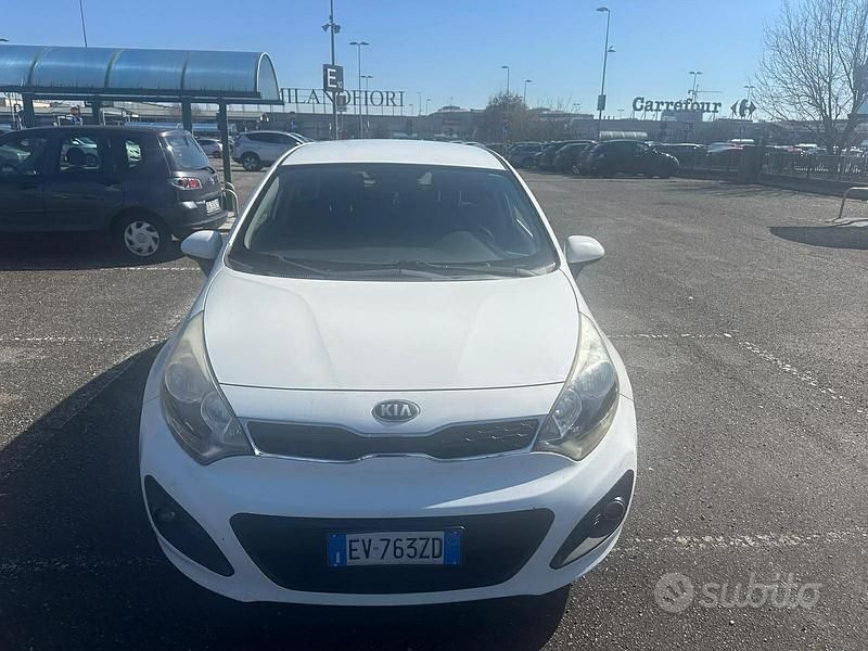 Usata Kia Rio 85 CV (62 kW) 2014 Bianco Berlina