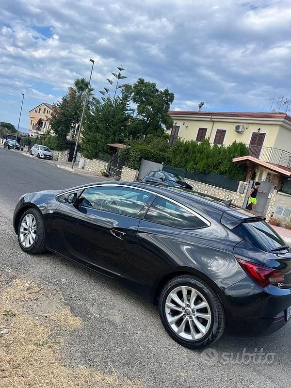 Usata Opel Astra 110 CV (80 kW) 2013 Utilitaria