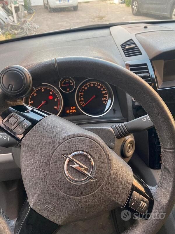 Usata Opel Zafira 110 CV (80 kW) 2014 Bianco Monovolume