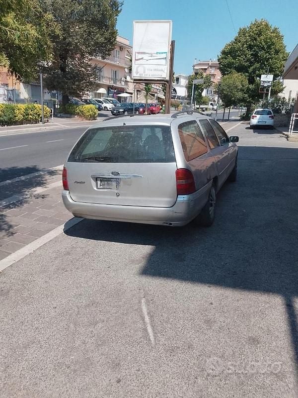 Usata Ford Mondeo Ghia 90 CV (66 kW) 1998 Grigio Station wagon