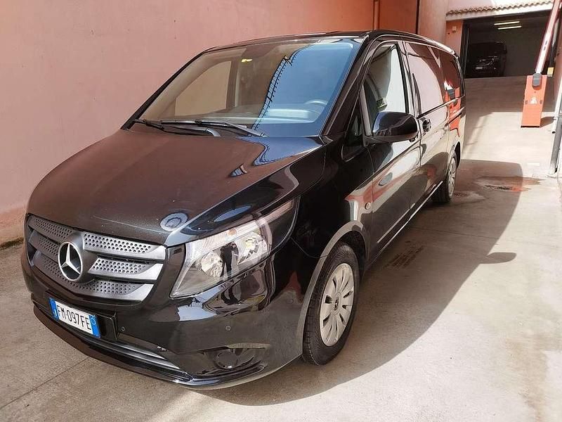 Usata Mercedes Vito 136 CV (100 kW) 2017 Nero Furgone