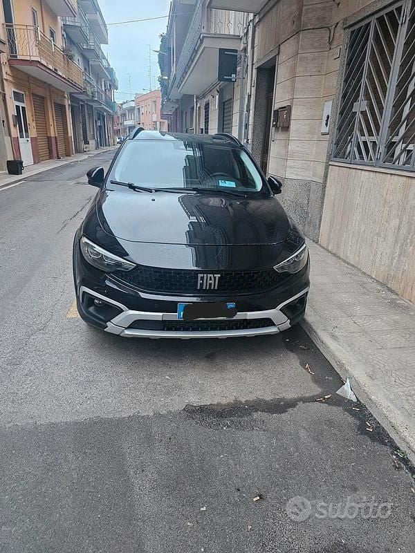Usata Fiat Tipo Cross 130 CV (95 kW) 2023 Nero Berlina