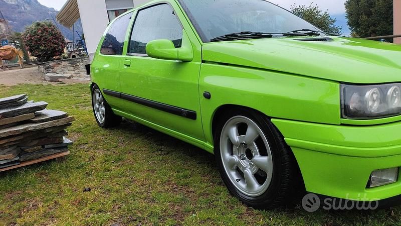 Usata Renault Clio 135 CV (99 kW) 1995 Verde Utilitaria