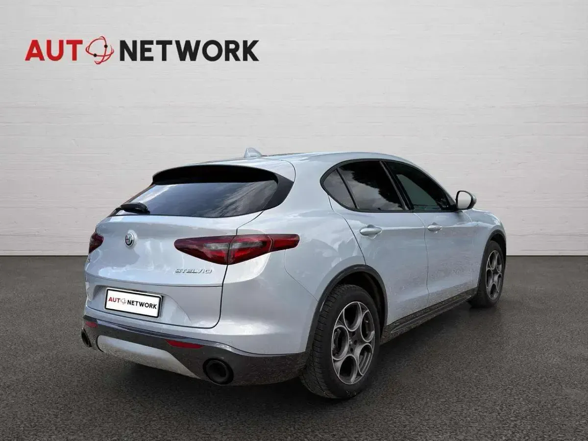 Usata Alfa Romeo Stelvio Ti 209 CV (153 kW) 2022 Argento SUV