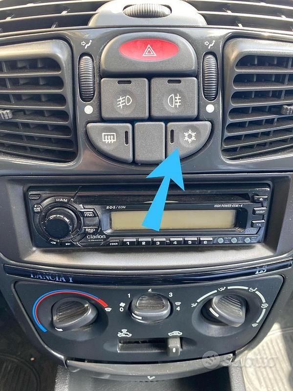 Usata Lancia Ypsilon 60 CV (44 kW) 2002 Grigio Utilitaria