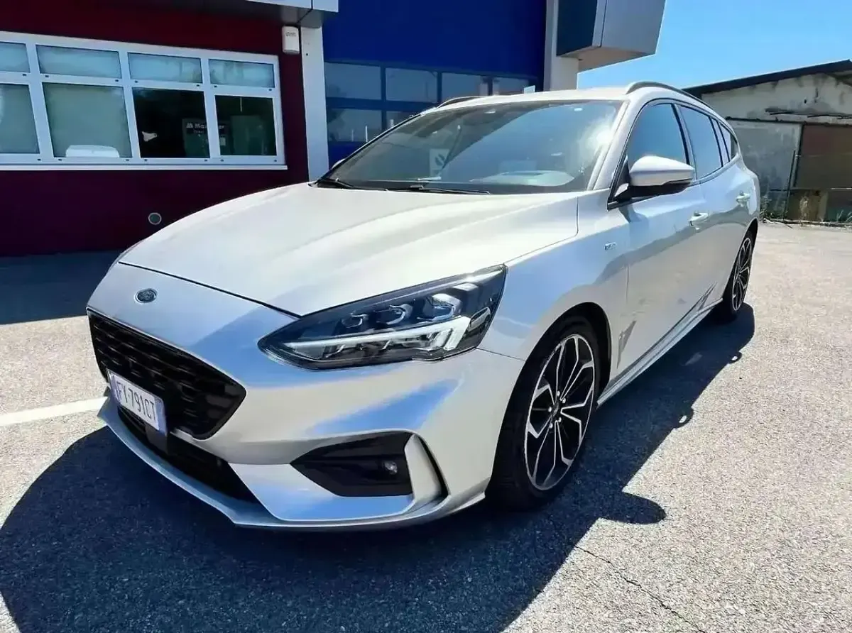 Usado Ford Focus ST-Line 150 HP (110 kW) 2019 Prateado Carrinha