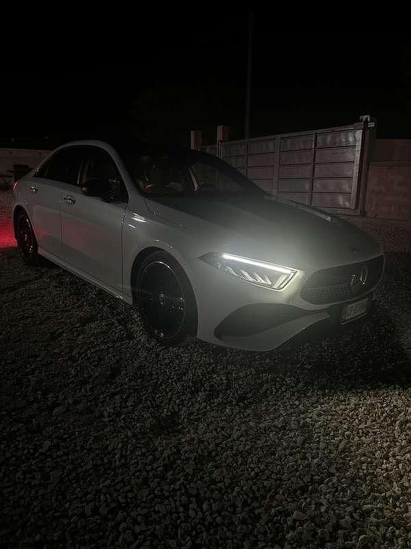 Bianco Usata 2024 Mercedes A180 AMG Line Premium Plus Berlina | 32.999 € (Ottimo prezzo) - Immagine 1/4