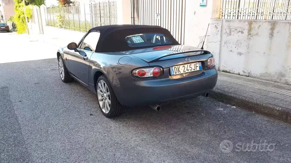 Usata Mazda MX5 160 CV (117 kW) 2007 Bluazzurro Cabrio