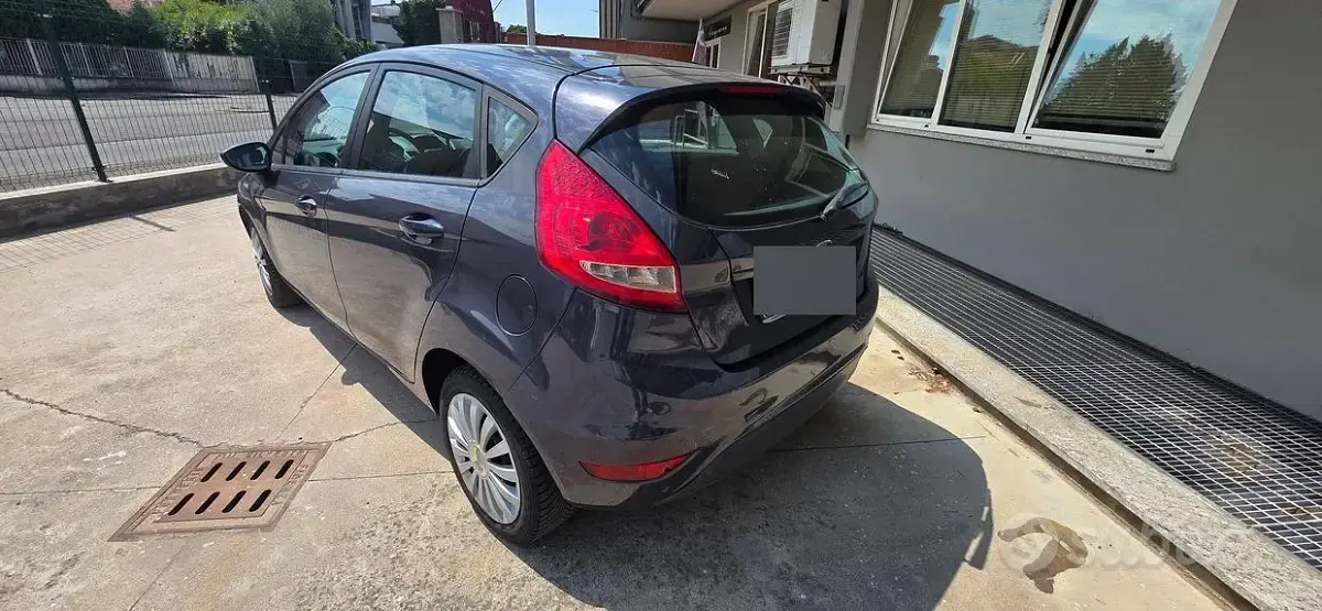 Usata Ford Fiesta 97 CV (71 kW) 2011 Nero Berlina