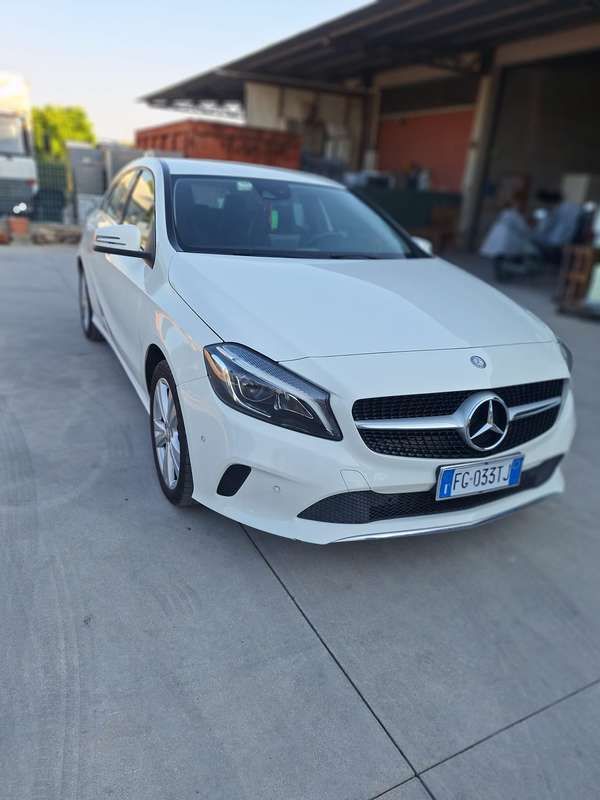 Usata Mercedes A180 Business 122 CV (89 kW) 2017 Bianco Berlina