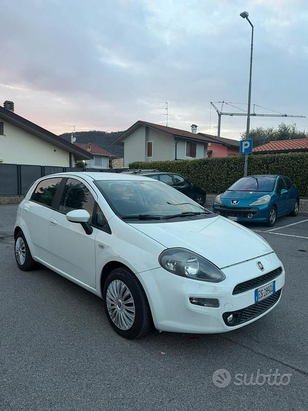 Usata Fiat Grande Punto 75 CV (55 kW) 2013 Bianco Utilitaria