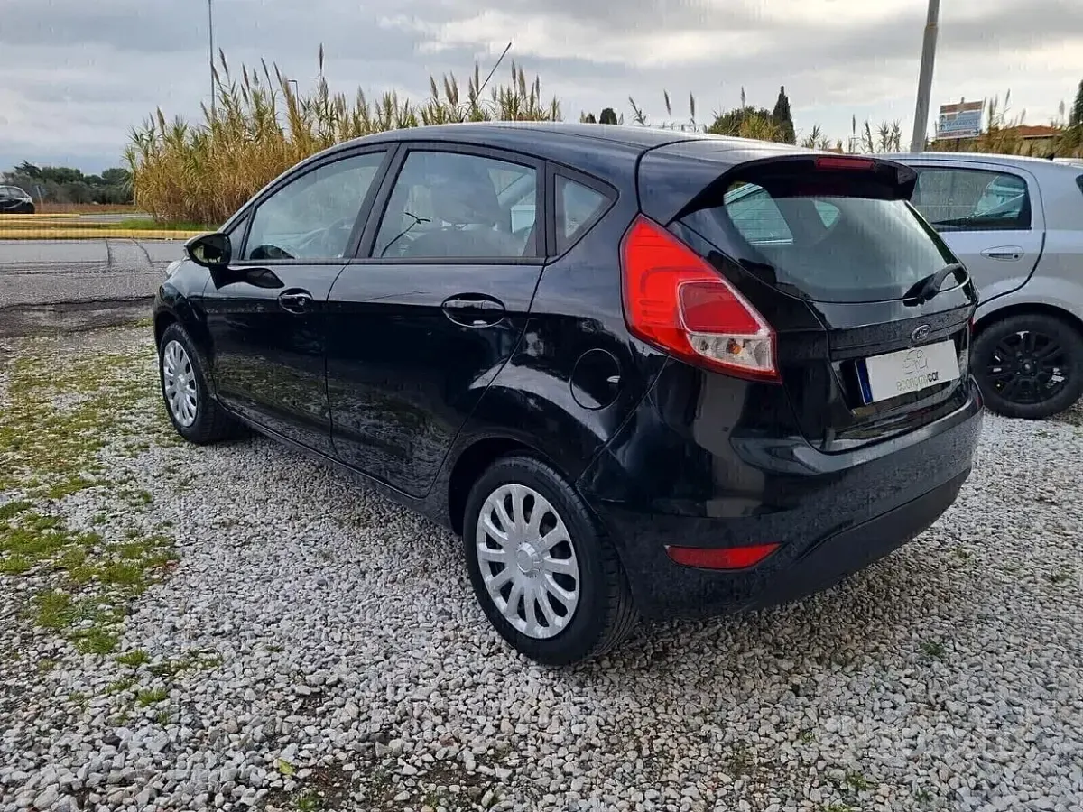 Usata Ford Fiesta 75 CV (55 kW) 2017 Nero Utilitaria