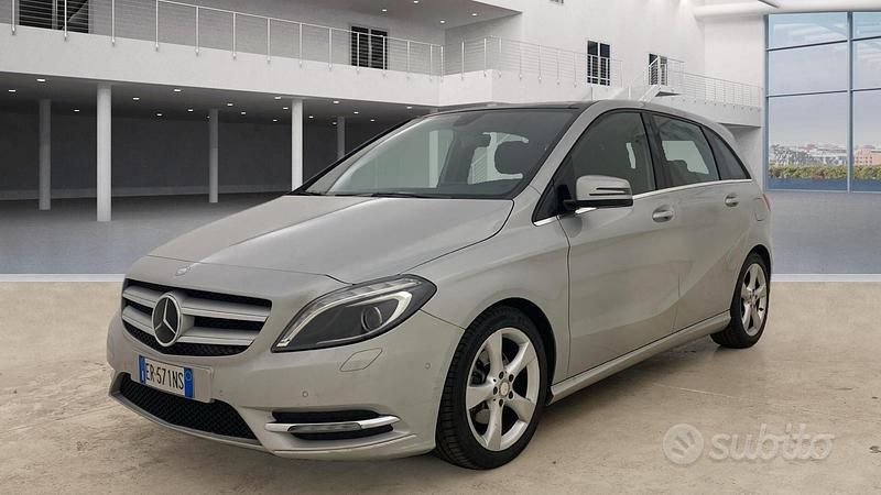 Usata Mercedes B200 Premium 136 CV (100 kW) 2013 Argento Utilitaria