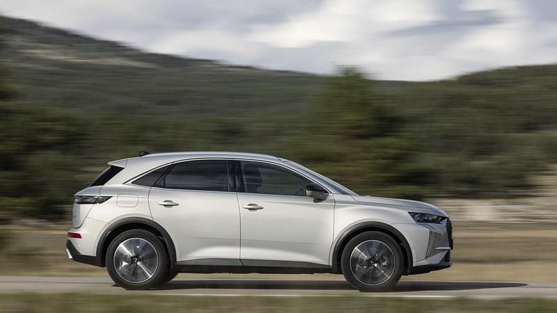 Nuova DS Automobiles DS7 Crossback Performance Line Plus 181 CV (133 kW) 2025 Grigio premiere SUV