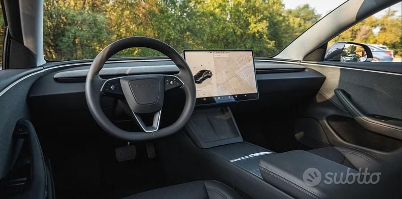 Usata Tesla Model 3 RWD 235 kW (320 CV) 2025 Grigio Berlina