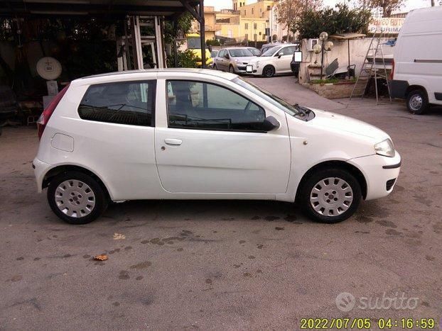 Usata Fiat Punto Dynamic 60 CV (44 kW) 2010 Bianco Utilitaria