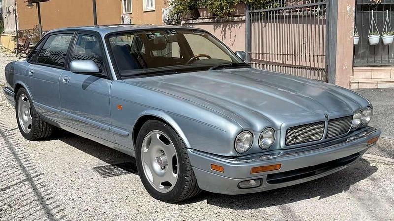 Usata Jaguar XJR 320 CV (235 kW) 1995 Ice blu Berlina