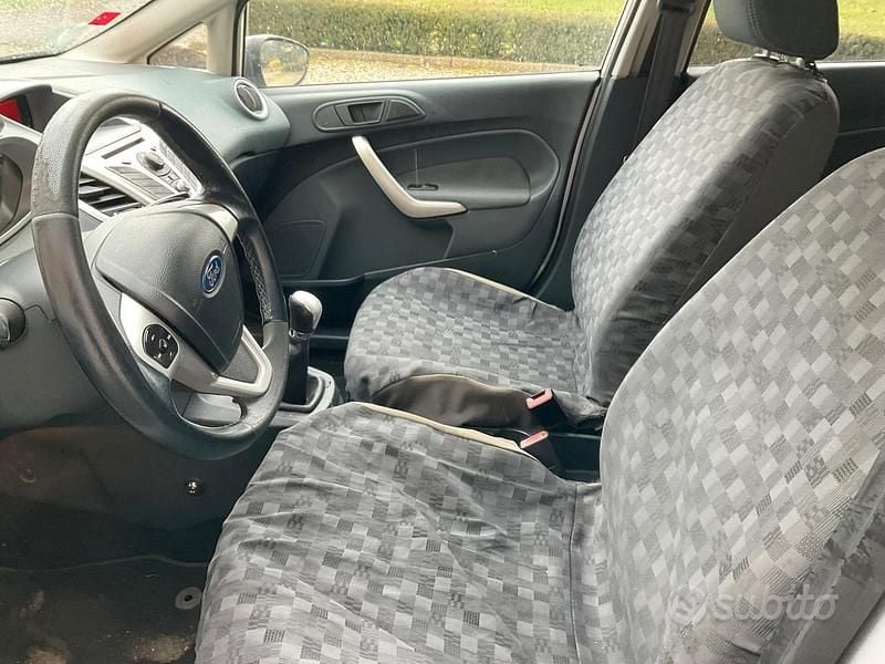 Gebraucht Ford Fiesta Titanium 70 PS (51 kW) 2009 Grau Kleinwagen
